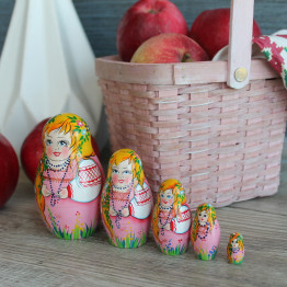 Деревянные матрешки в розовом сарафане с косичкой, 5 шт