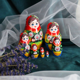 Матрешка с маргаритками в красном платке, коллекционная игрушка, 7 шт