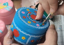 Расписанная шкатулка крупным планом